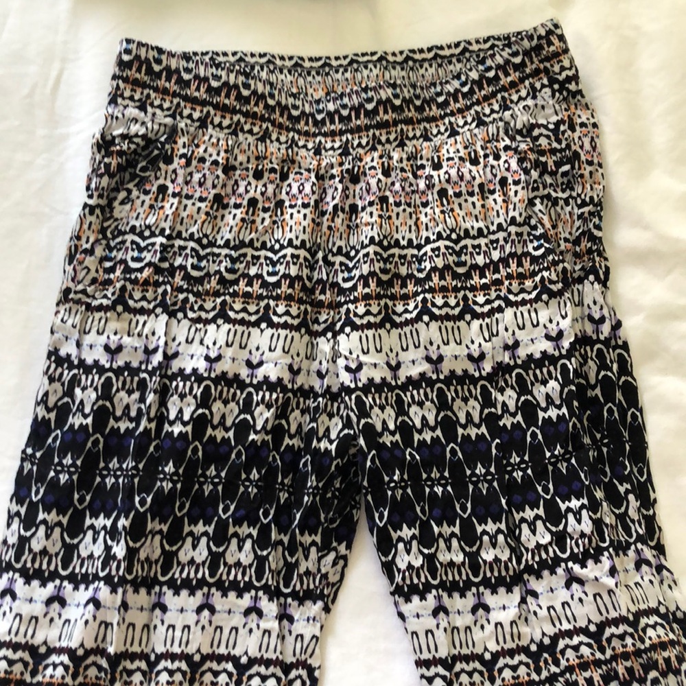 Adorable patterned pants - Picture 2 of 3
